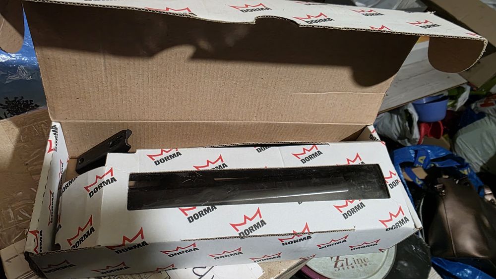 Доводчик на двері