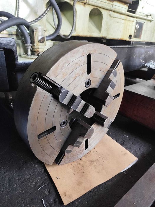 Torno universal de 3000 mm (Shenyang CW6163B Universal Lathe)