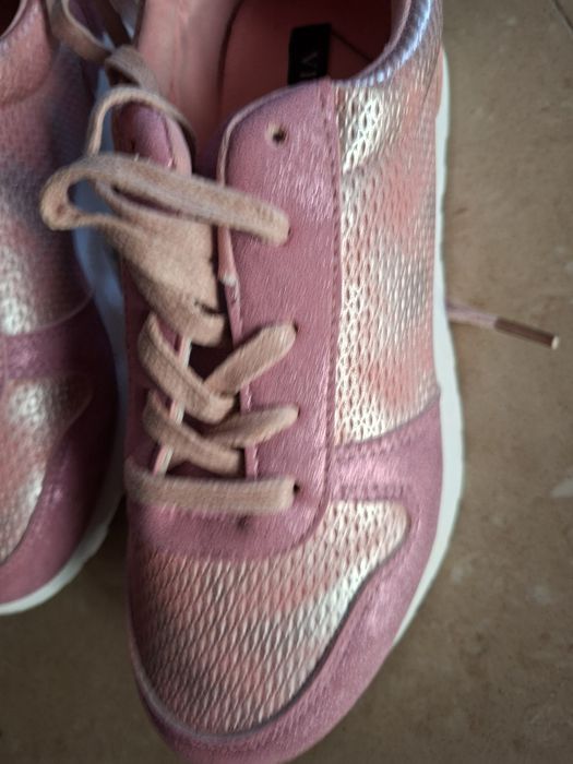 Buty sportowe rozmiar 37 nowe śliczne