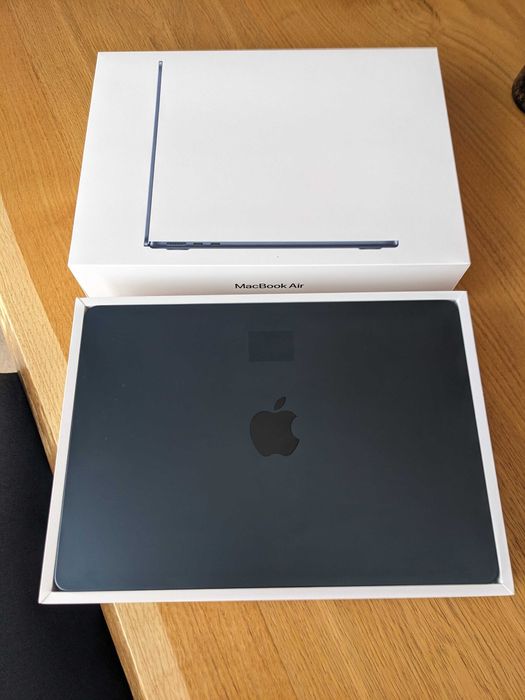 MacBook Air 13" M2 (2022) | 24 GB | 1 TB | Midnight | komplet + etui Von Holzhausen