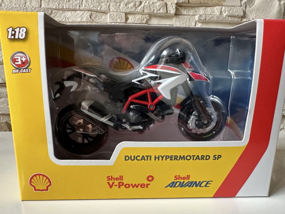 Model Burago. Motocykl  Ducati Hypermotard SP. Model 1:18