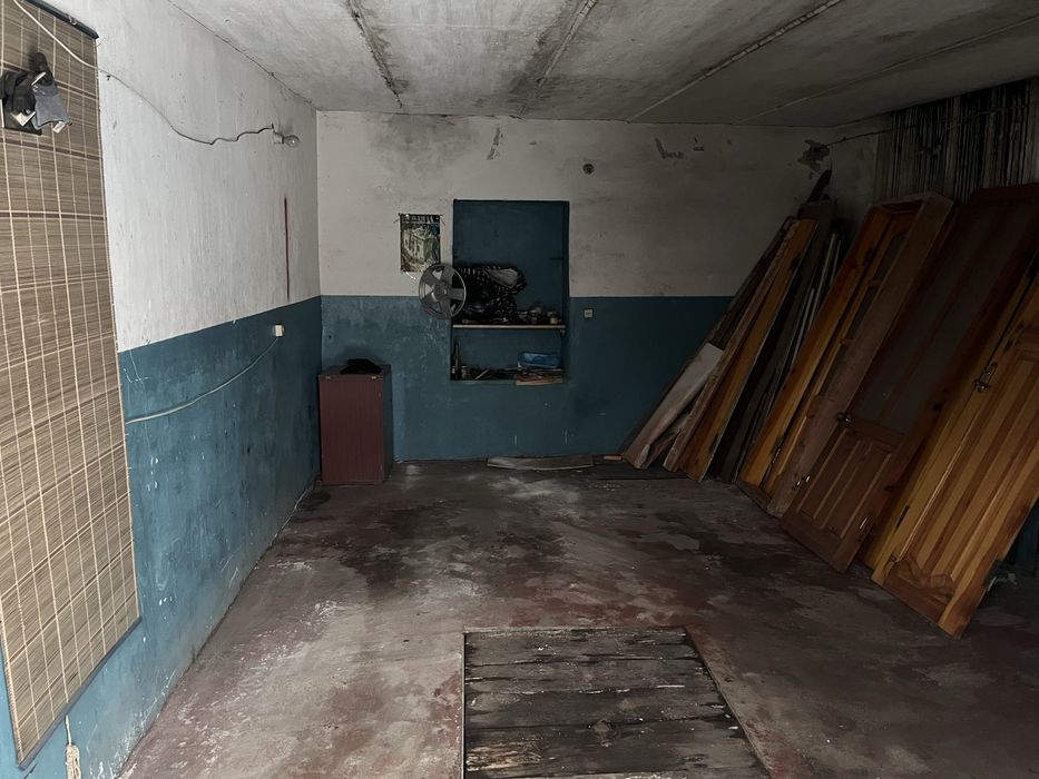 Гараж з погребом і смотровою ямою,поштукатурений з вентиляцією