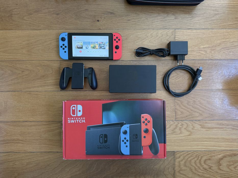 Nintendo Switch Azul e Vermelha COMPLETA (Caixa completa + Bolsa + Grip Ergonómico + Extras)