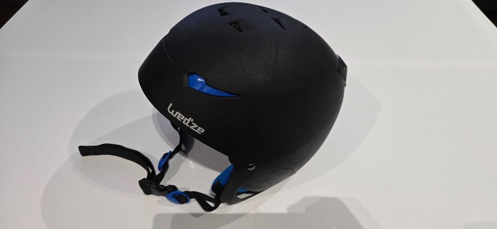 Kask narciarski marki WED’ZE z Decathlon