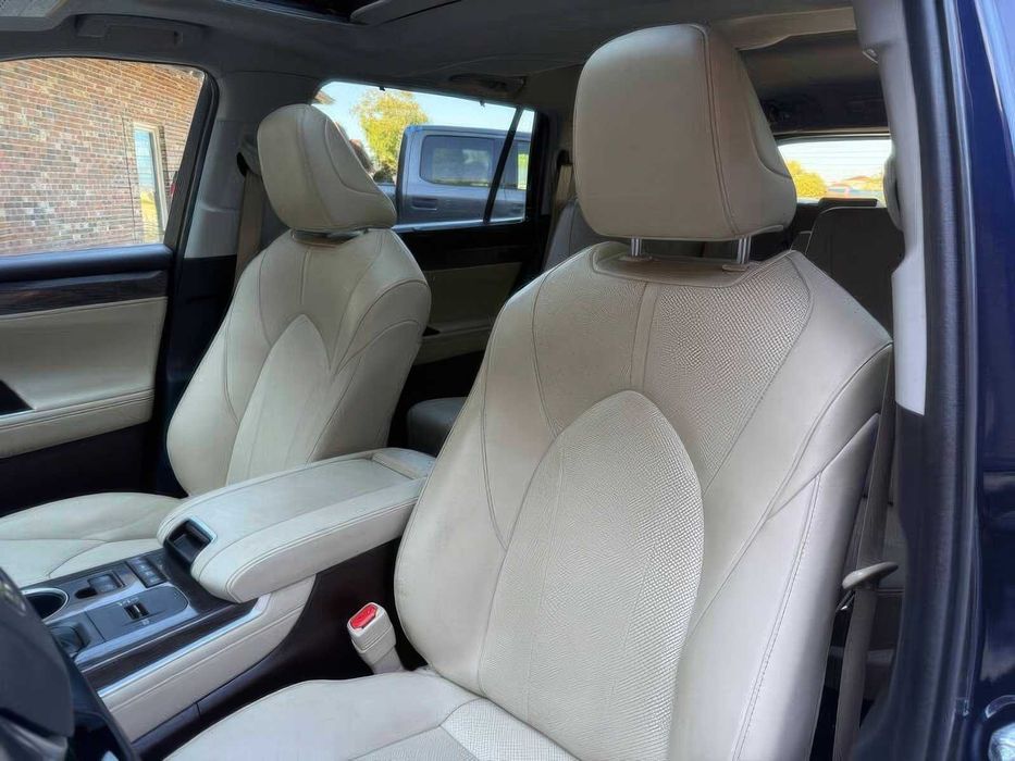 Toyota Highlander Limited      2022