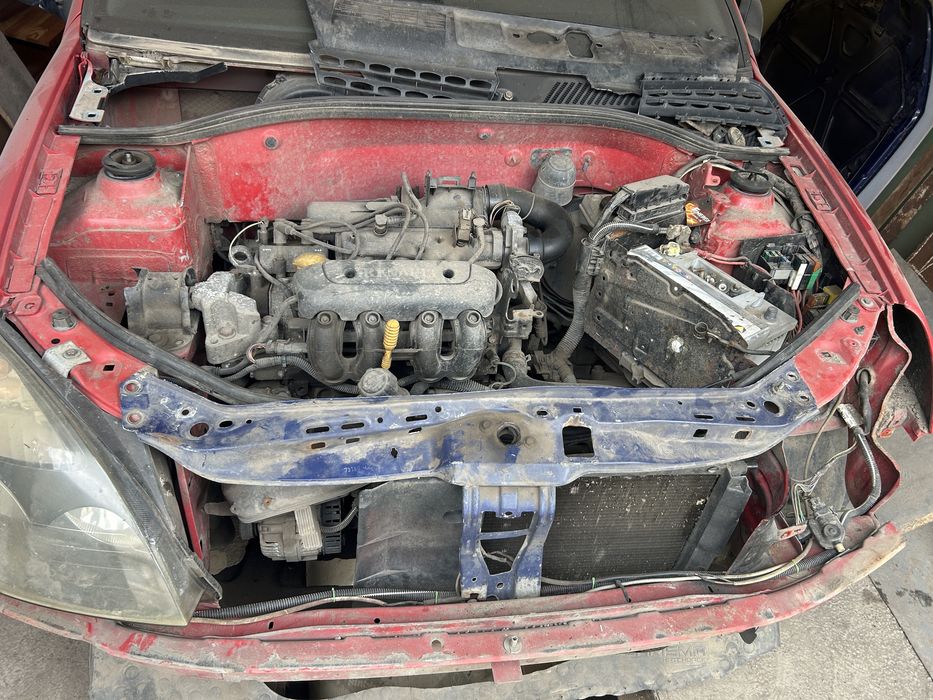 Renault Clio 2 1.2 бензин 8V Машина под разбор или для военных.
