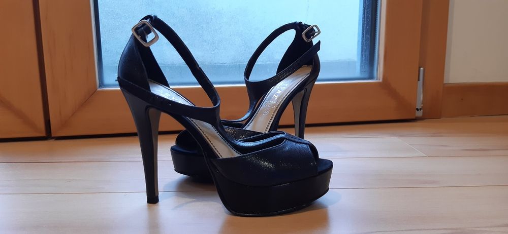Sapato/Sandália de salto alto preto