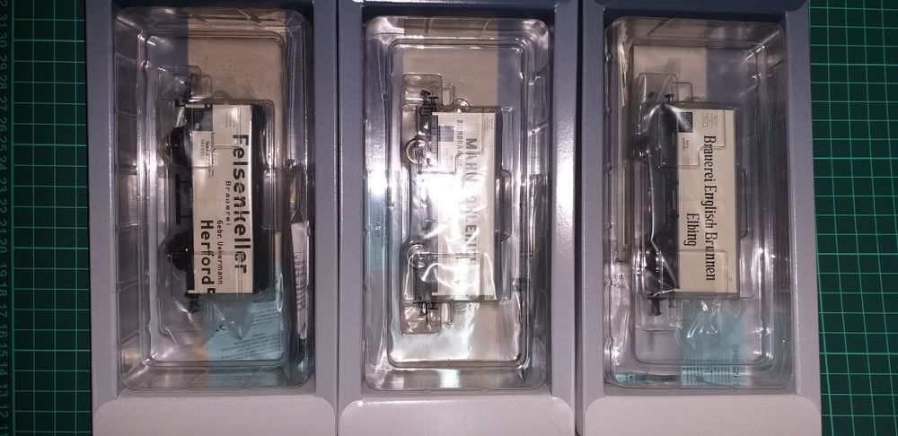 3 vagões de mercadorias  TilligOHbhan