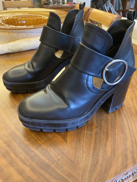 Botas senhora cano curto pretas com fivela n 39 Zara