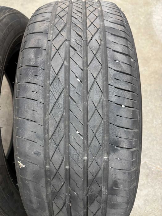 Pneus 215/60/R17 em bom estado