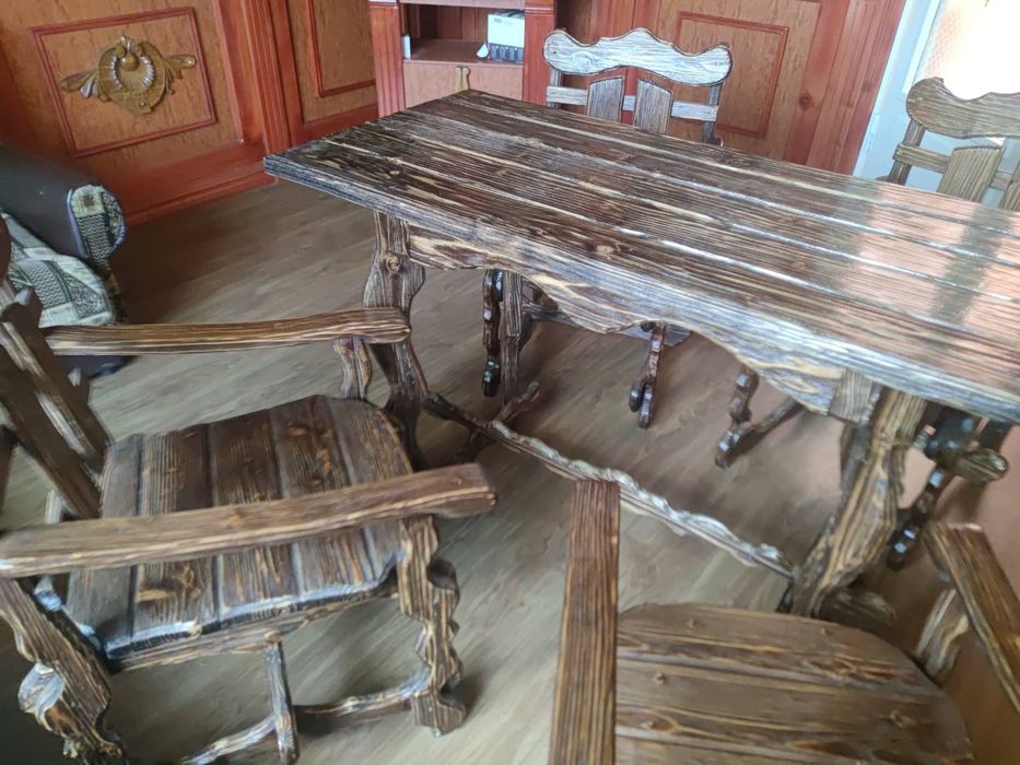 Продам стіл з кріслами