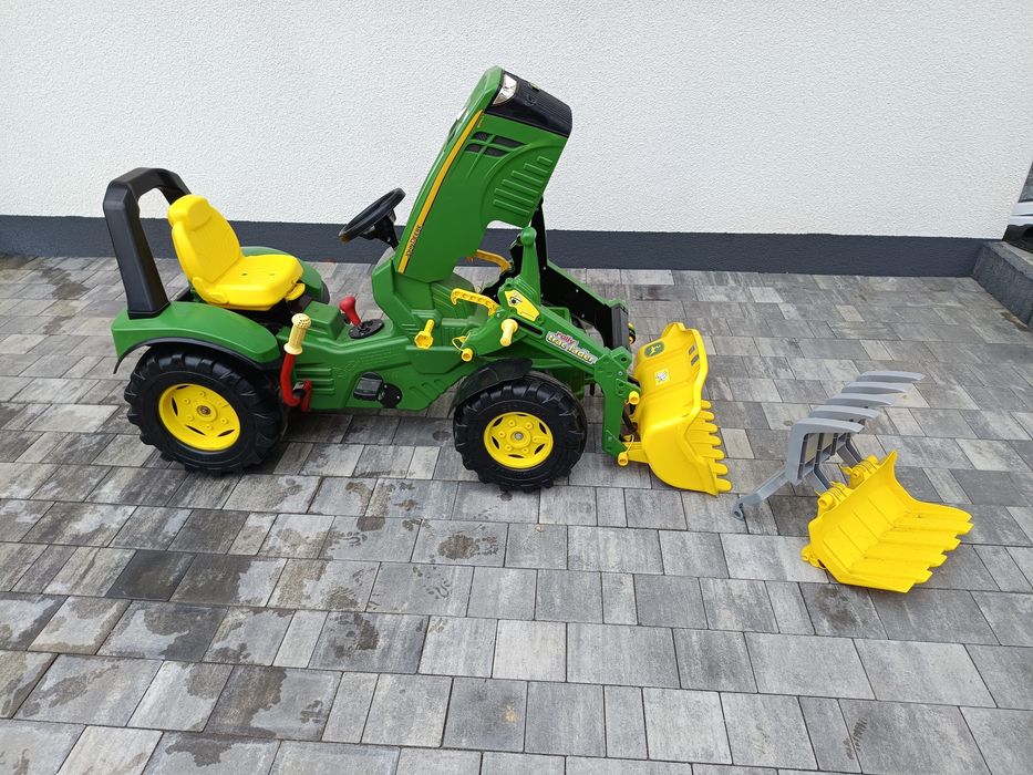Traktorek JOHN DEERE firmy rolly toys z ładowaczem