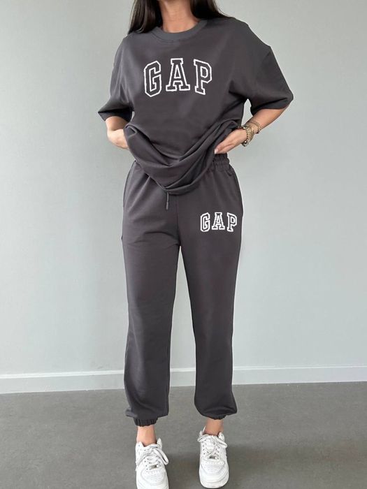 Жіночий костюм GAP