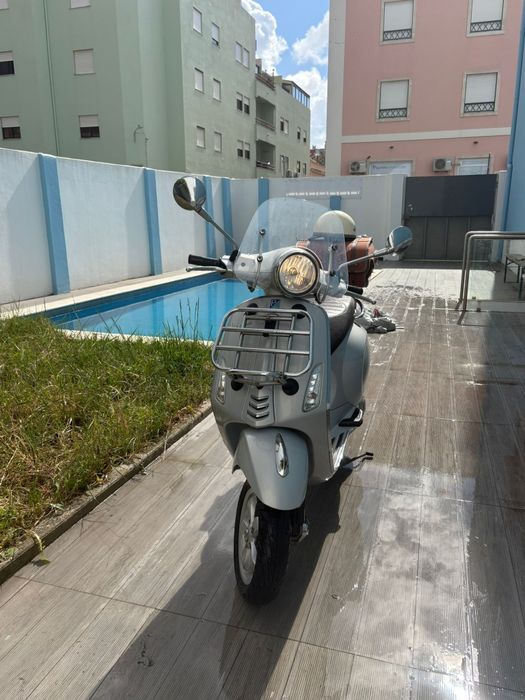 Vespa 125 Edição 70 anos
