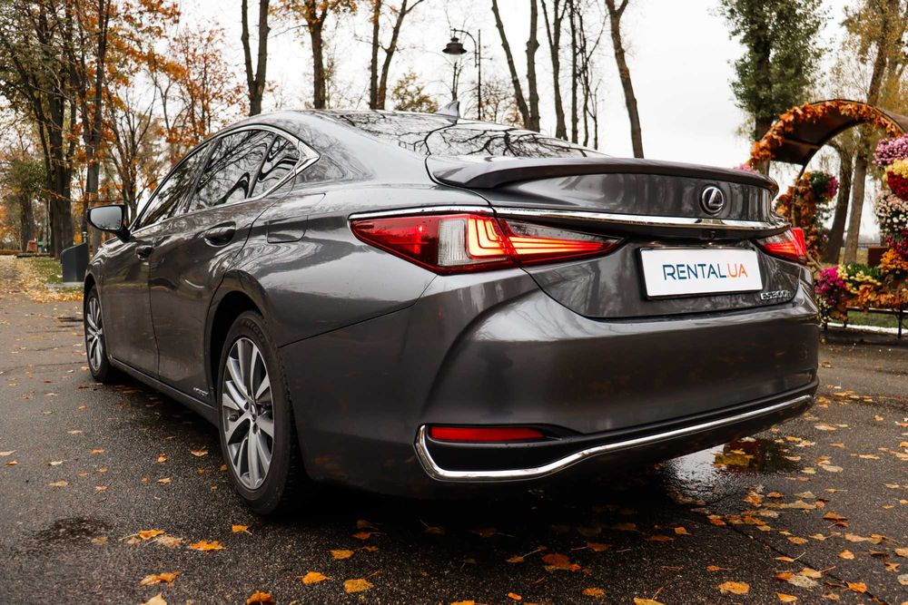 Lexus ES Hybrid. Прокат авто на долгий и короткий срок