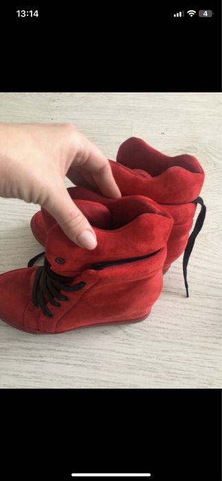 Sneakersy czerwone na koturnie