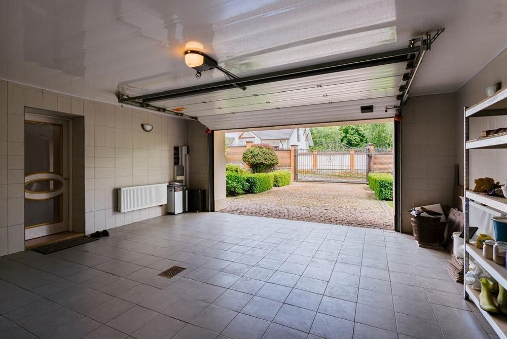 Одеська траса.с.Іванковичі.Будинок з меблями. 20сот ландшафтний дизайн