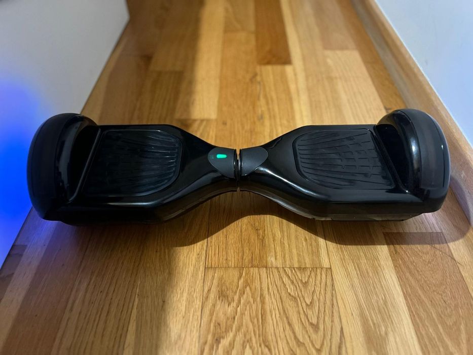 Hoverboard 
Como novo 

hoverboard da silver com autonomia de 10 km em bom estado com mala e carregador e com led
