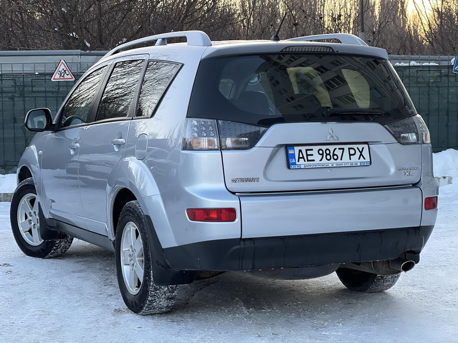 Mitsubishi Outlander XL 2.4 механика 2008г