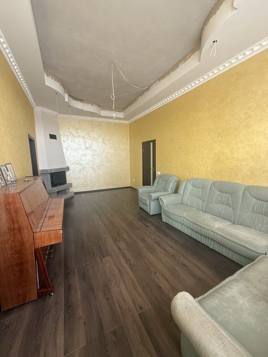 Продаж ексклюзивної 3-кімнатної квартири в центрі Самбора
