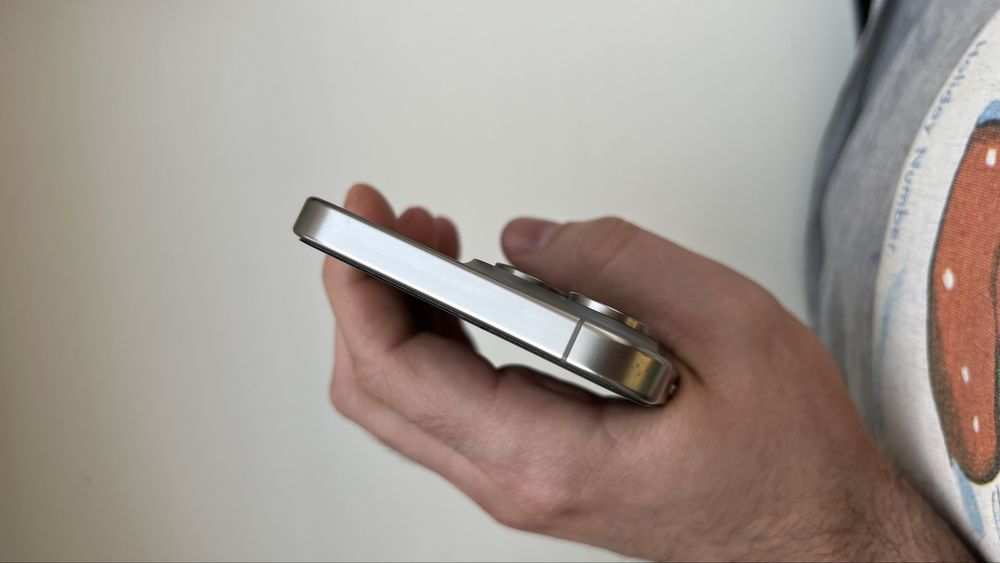 Продам iPhone 15 Pro Max 256GB Natural Titanium.