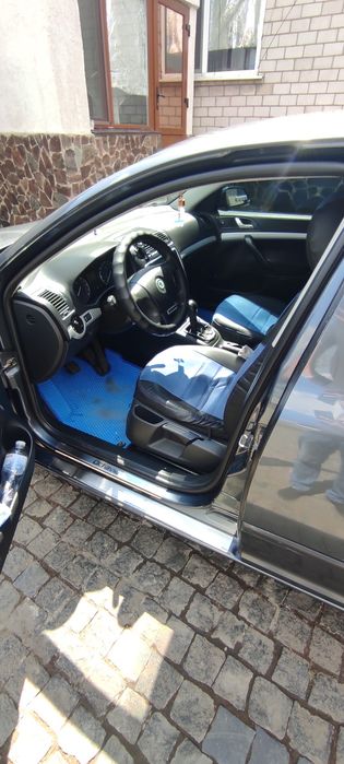 Автомобіль в гарному стані.