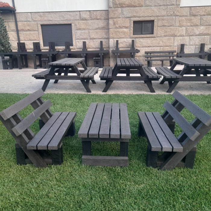 Mesas de jardim. 1.80x65;  2.40x 88 cm,  Com dois ou 4 bancos. Para So