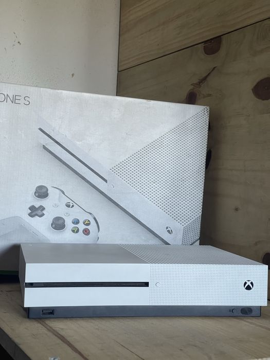 Xbox one S 1TB.