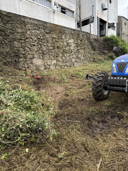 Limpezas de Terrenos e Serviços Agricolas e Mini Giratória