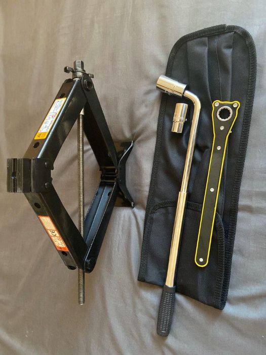 Домкрат,ключ набор новый BMW X1,X2,X3,X4,X5,X5,X6,X7,F10,F30,E70,F15