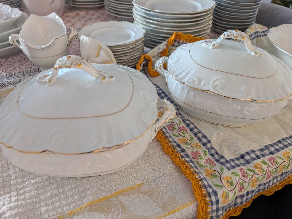 Serviço de Jantar Vintage Vista Alegre – Branco e Ouro