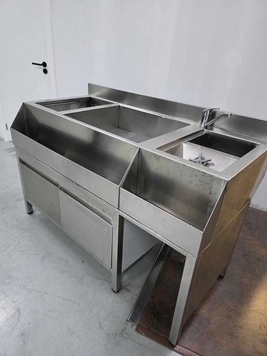 Balcão Refrigerado com Estação de Cocktails