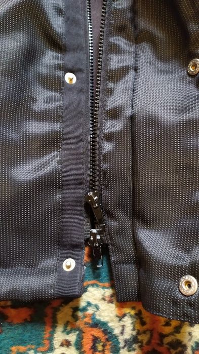 Продам демисезонную  мужскую куртку в отличном  состоянии