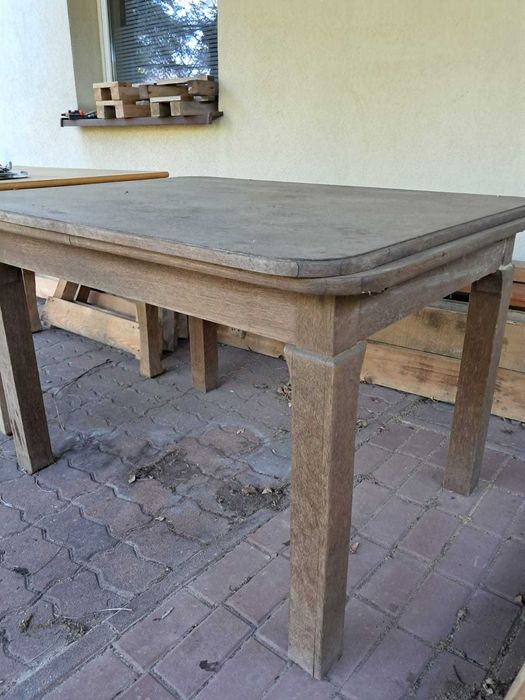 Stół drewniany rozkładany z litego drewna – solidny, vintage