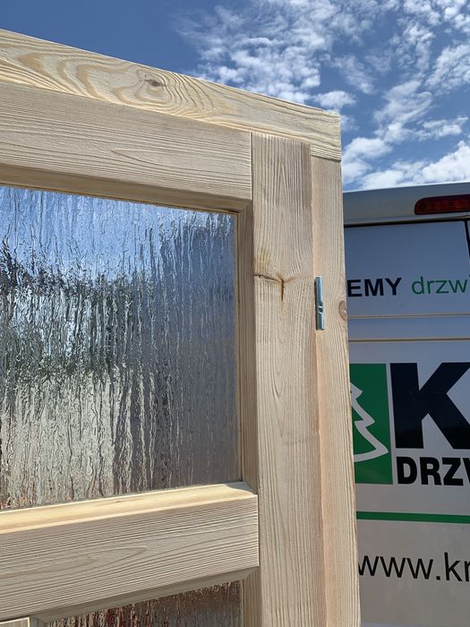 Drzwi wewnętrzne drewniane lite sosnowe z ościeżnicą regulowaną