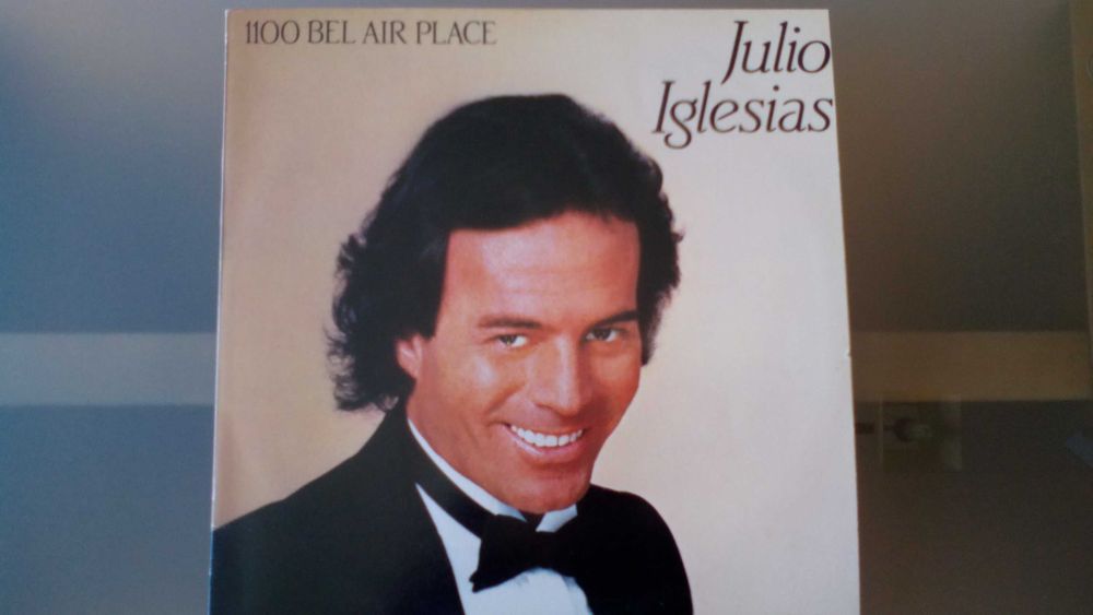 Julio Iglesias 1100 Bel Air Place 1984