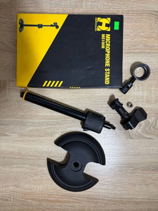 Мікрофон та стійка