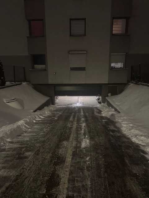 Garaż podziemny do wynajecia ogrzewany.