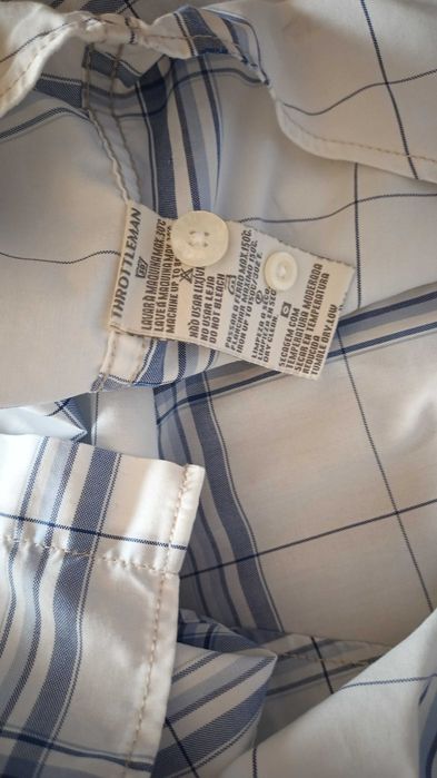 Camisa branca e azul da Throttleman