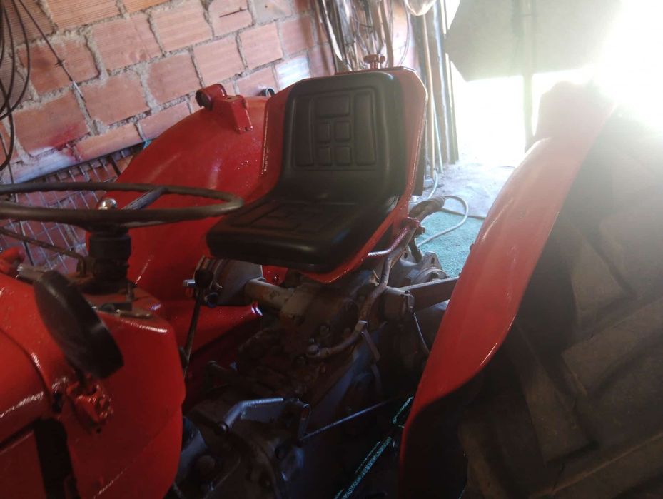 Trator Massey Fergusson 135