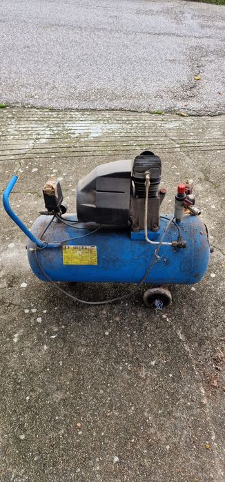 Agrafadora e compressor 50lt ABC