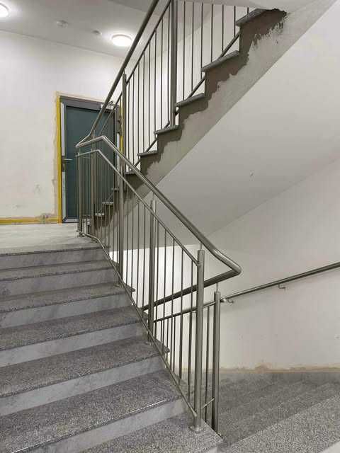 Balustrady nierdzewne zabezpieczenia okienne podjazdy