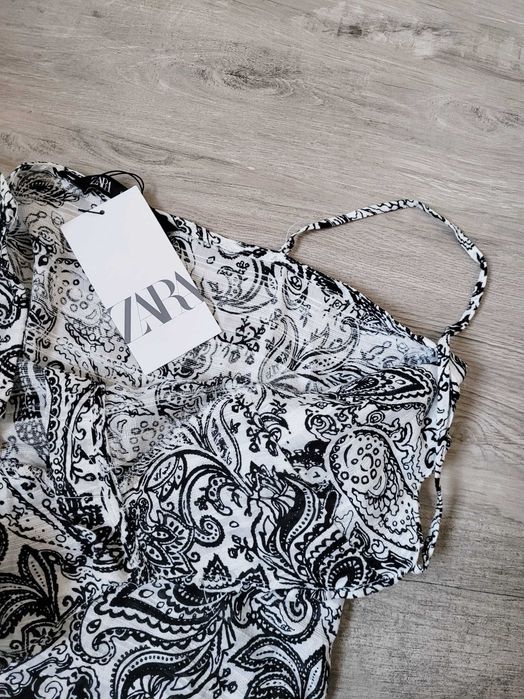 Bawełniana sukienka midi Zara print boho paisley dekolt falbana