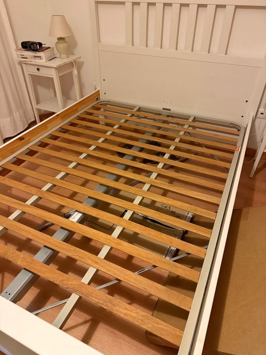 Cama Hemnes com estrado, colchão e sobre colchão