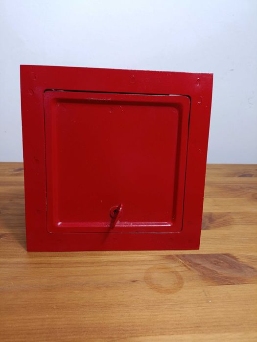 Drzwiczki rewizyjne kominowe czerwone wyczystka 140x140mm nowe