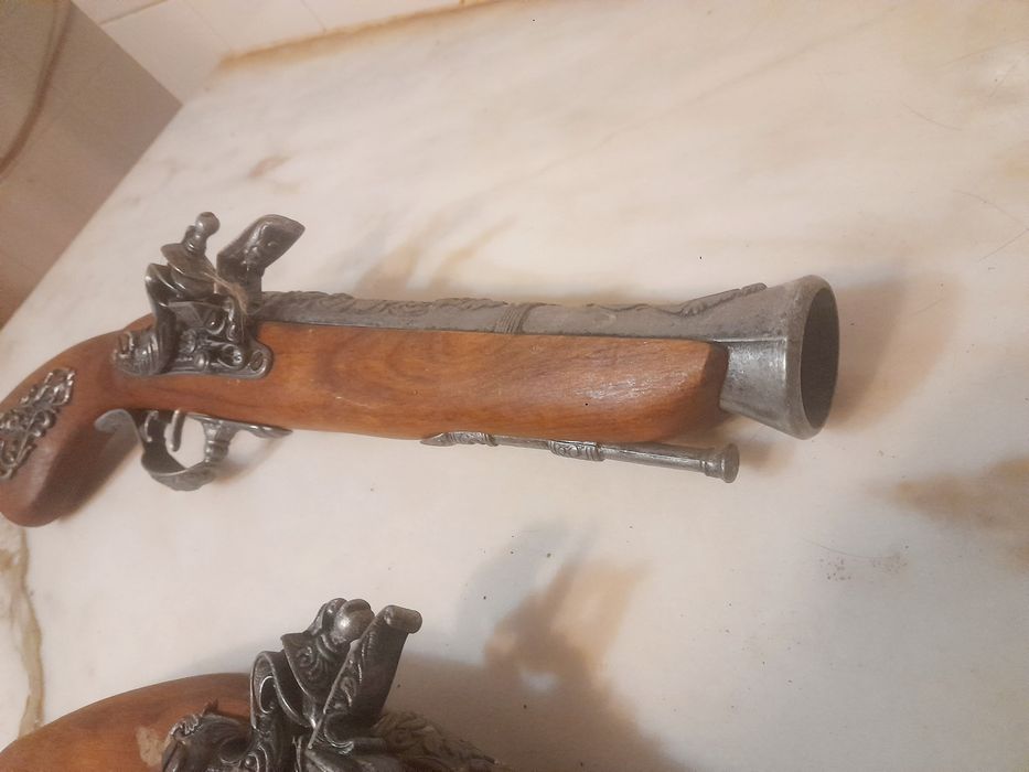 Conjunto de 2 Réplicas Pistolas de Pederneira Antigas
