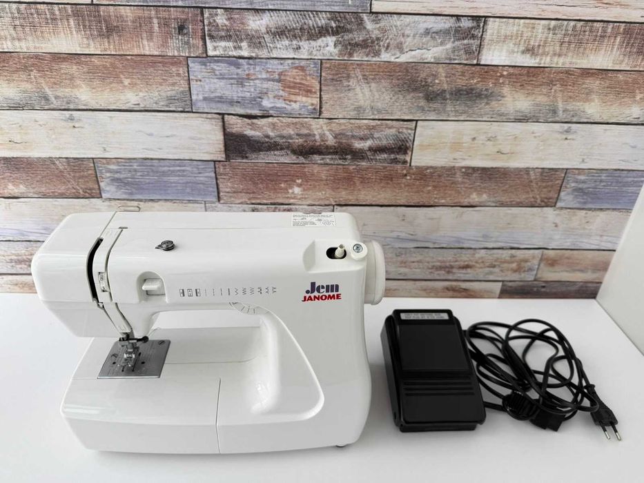 Швейна машина JANOME Jem