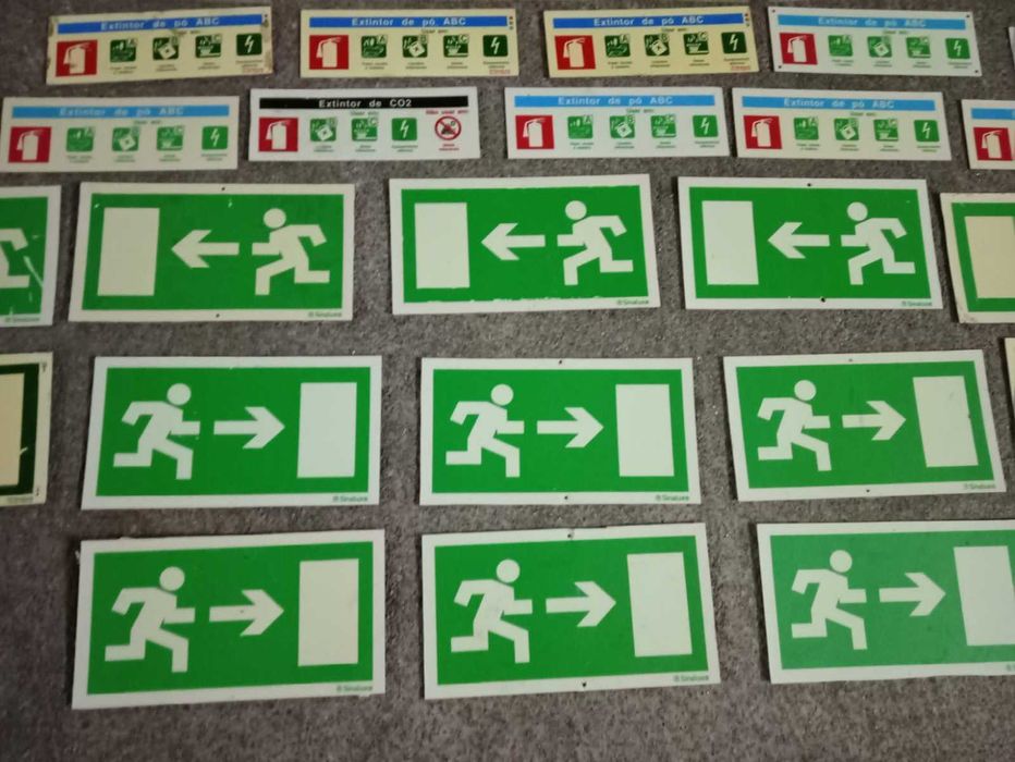 Lote 45+ Placas Sinalização Emergência Fotoluminescentes (Bom Estado)