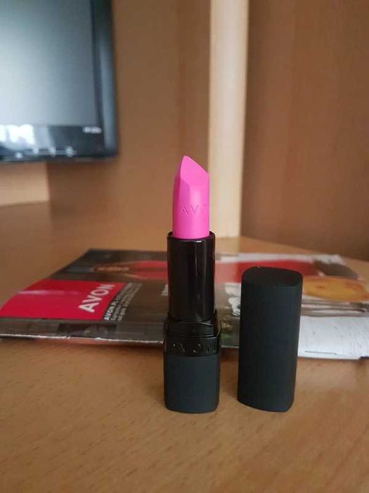 Ultramatowa szminka Electric Pink Avon nowa szybka wysyłka