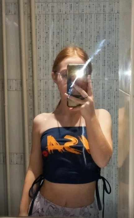 Crop top ze ściągaczem, Top